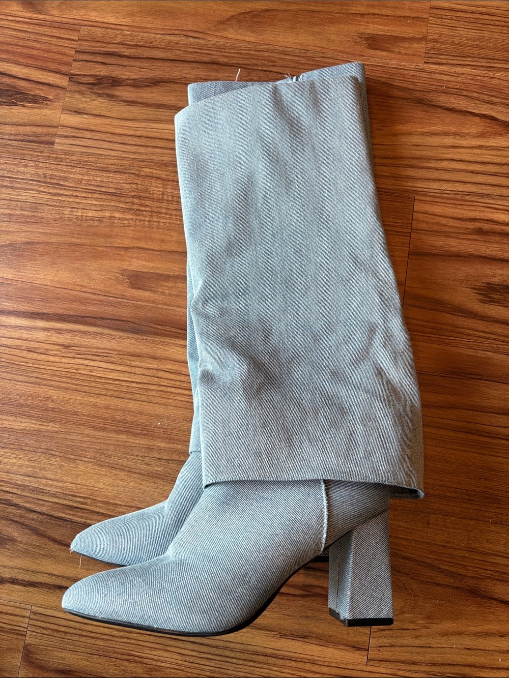 Rouge! Light Gray Knee-High Block Heel Boots